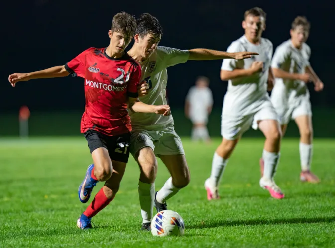 Carson Harris scores twice to lift South boys past Montgomery 2-1